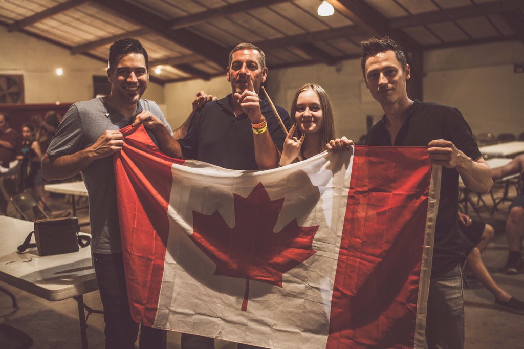 These 2 came to the #YouCantKillUsTour twice. They even brought a #Canadian #flag Thanks Heather! <a href="/SynysterPotato/">Heather 💙💛</a>