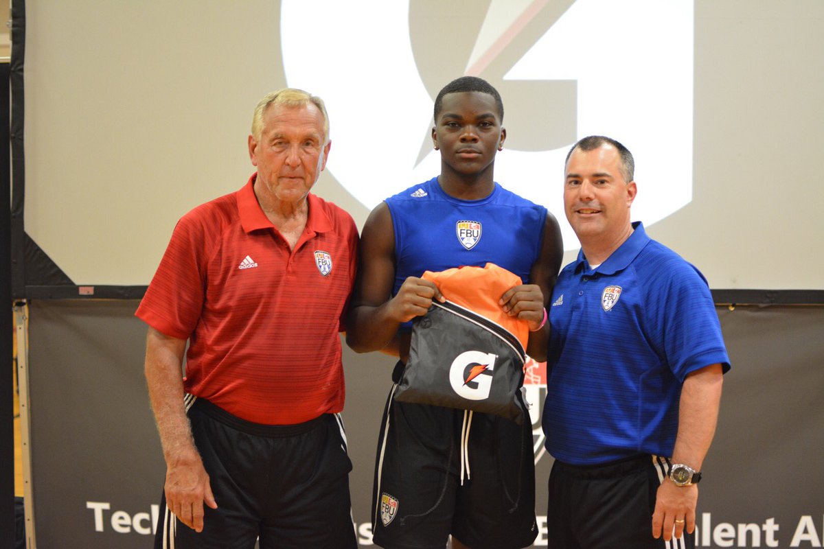 FBUcamp's tweet photo. Congratulations to the high school @Gatorade 'G' Award winner Tylor Rudolph⚡️ #FBUCT https://t.co/fHjtSw3AM2