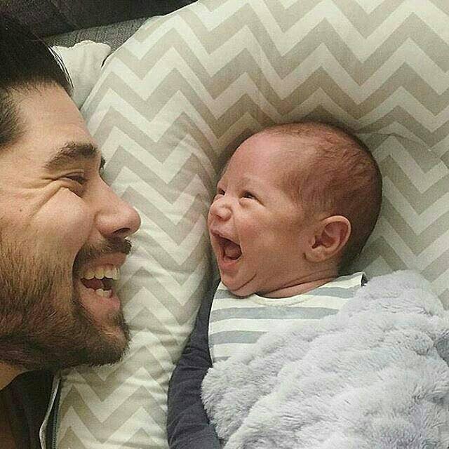 Lovexgram's tweet photo. Dad with their Babies  👨‍👧‍👦 😍💕 https://t.co/KXXd2oD59N
