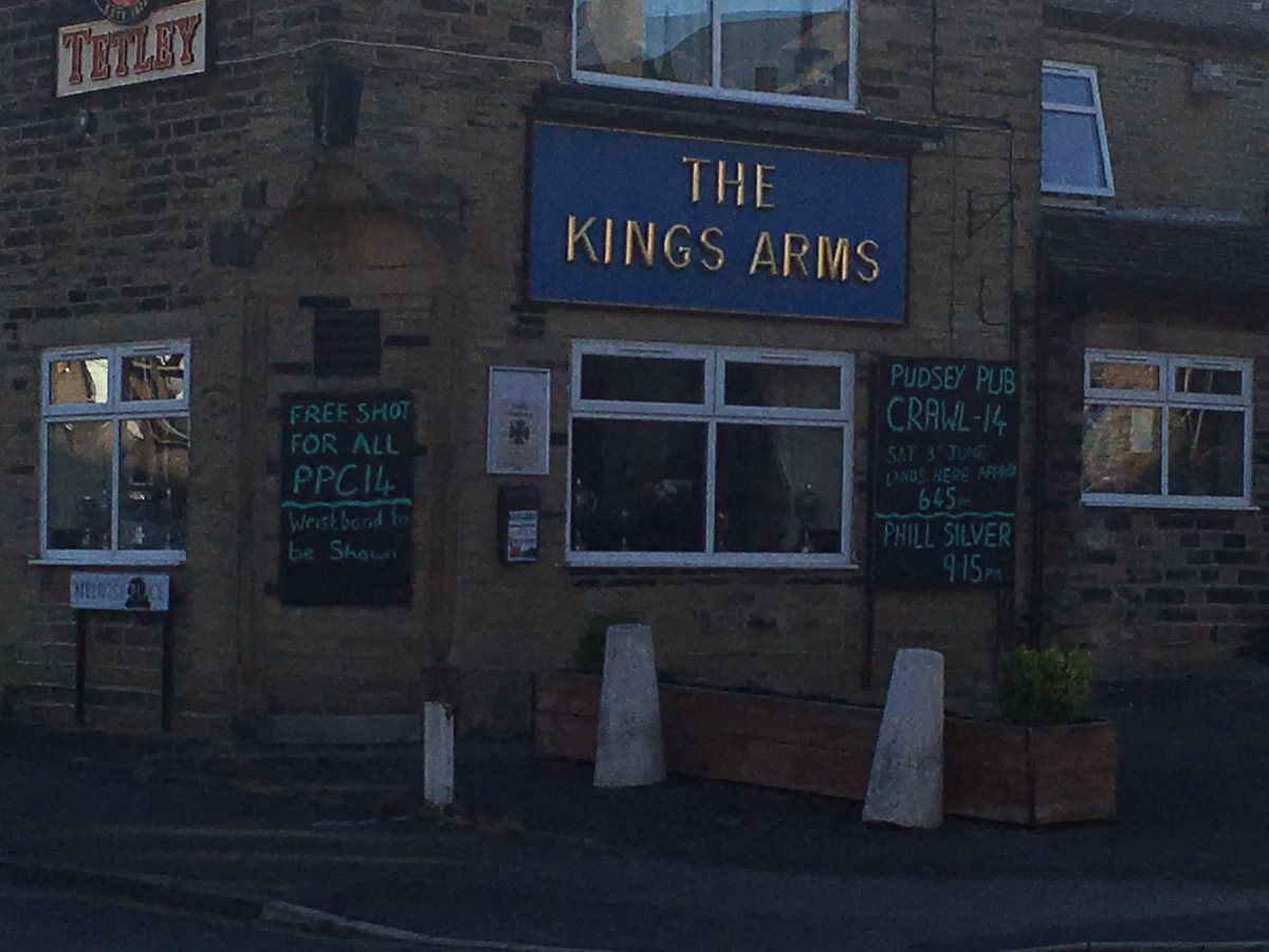 PudsPubCrawl's tweet photo. Just walked past the Kings, they still have us on the chalkboard! Must have left a good impression ๐๐บ #ppc14 #pudsey https://t.co/tzYWG9eV3Y