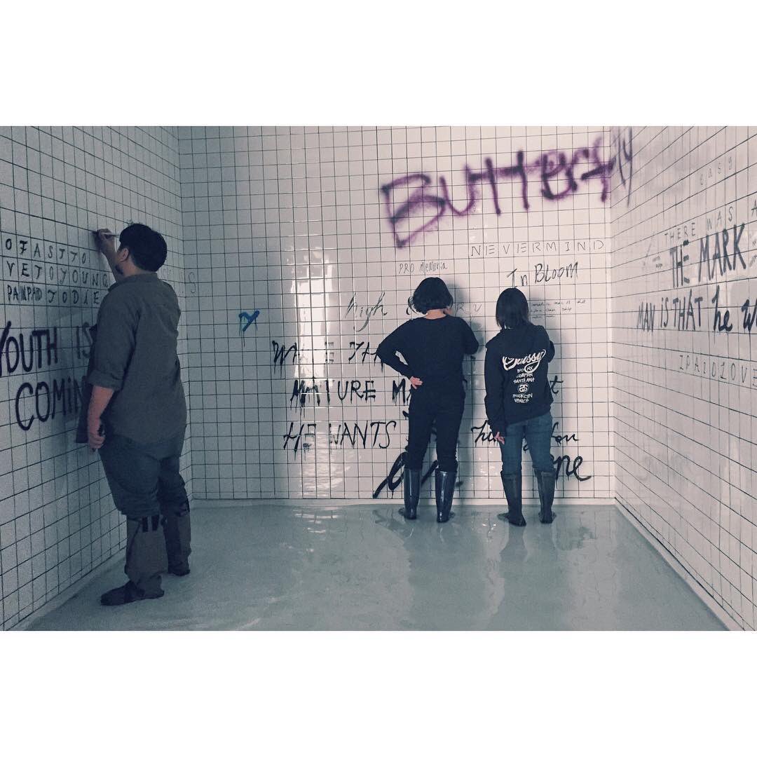 slowtaehyung's tweet photo. Cada coisa dos mvs é pensada, e os staffs fazem td nos mínimos detalhes, esses merecem reconhecimento 
#ThankYouBighitFromARMYS https://t.co/FNjc3KNDT9