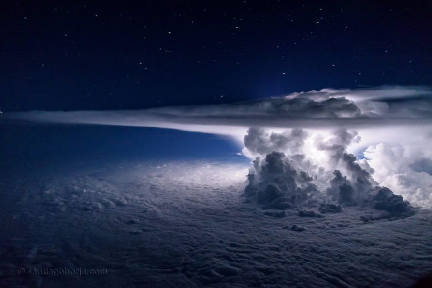 LenStoppers's tweet photo. Santiago Borja - Photographer Pilot Capturing Stunning Thunderstorm Photo https://t.co/HtggqSfQId #Pilotphotographer #thunderstorm https://t.co/AETPS8Aqa0