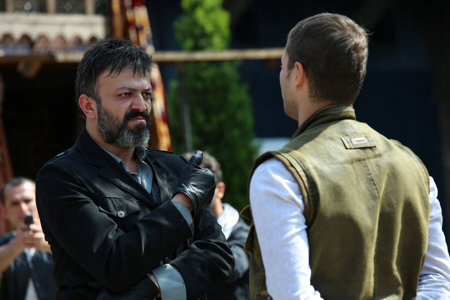 setfotograflari's tweet photo. #Söz dizisi 11.bölüm fotoğrafları #TolgaSarıtaş #AtakanArslan https://t.co/BLoVyVyiHq