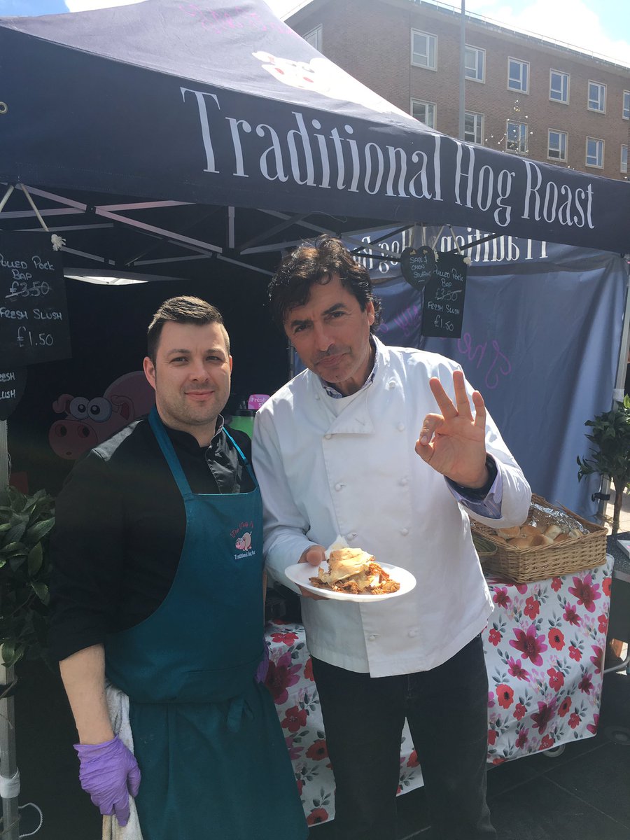 Jean Christophe Novelli is back with us for a 2nd day running 👍👌 he just loves a good pork bap #thetastypig