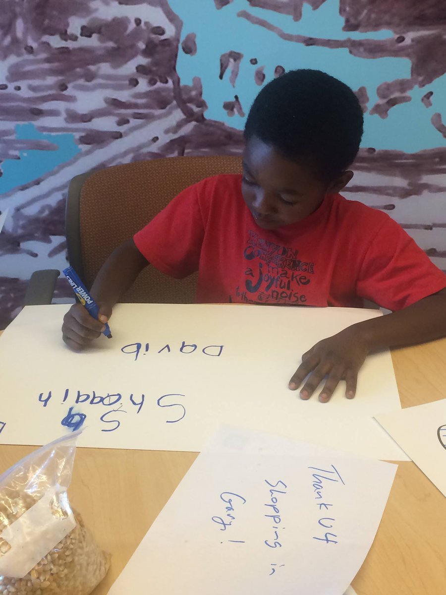 livemillennia's tweet photo. These cuties at #ParkShoreCommons helped out for our Critical Mass Rally! They hosted a public sign making party at The Stage. #GaryMatters https://t.co/Bkh9r8FMkP