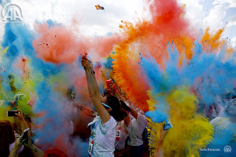 anadoluimages's tweet image. Participants are seen during the #colorrun2017 at the #Luzhniki Olympic Complex in #Moscow, #Russia #AA