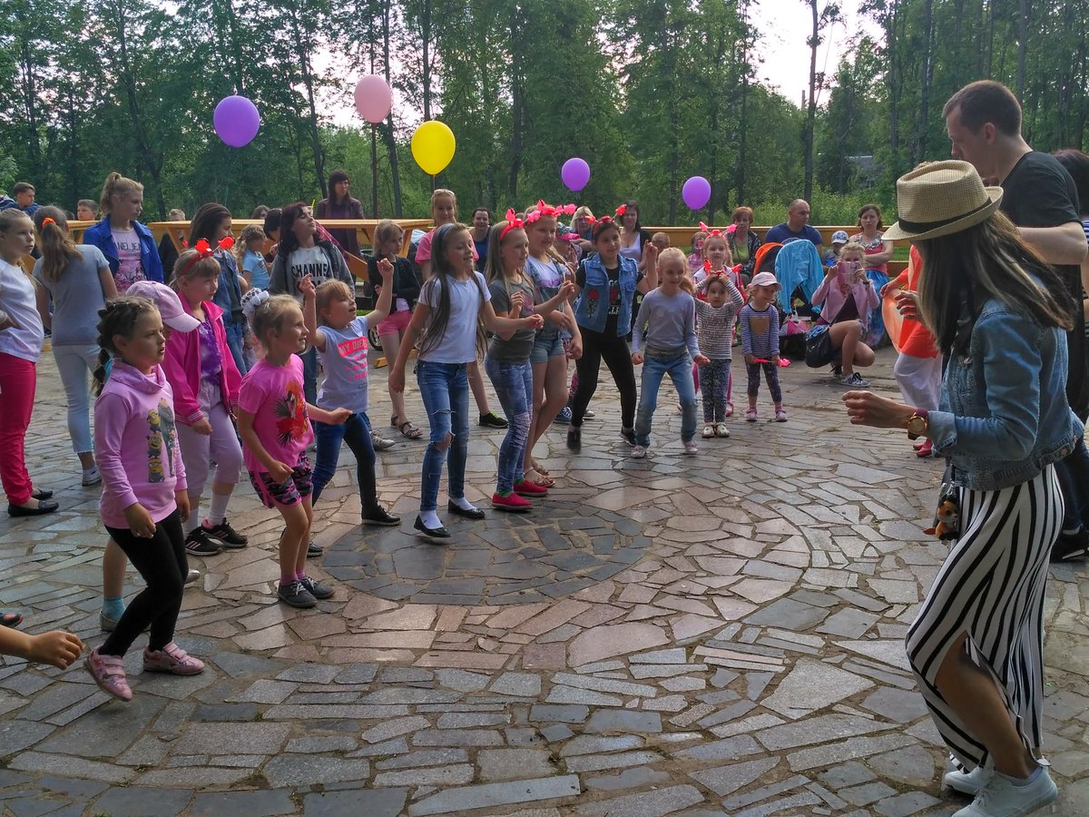KrivonosMA's tweet photo. #Bailaremos в #Кардымово на #COSMOSparty проводят мастер-класс по парным социальным танцам - сальсе и бачатте https://t.co/ORpLnZn0qS
