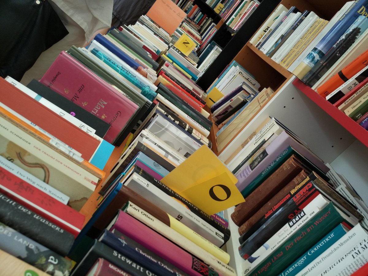 steff_bae's tweet photo. Bücher, Bücher noch mehr Bücher und Filme und Schallplatten und Bücher...
#Büchermeile #Düsseldorf https://t.co/ca7pV5eyUK