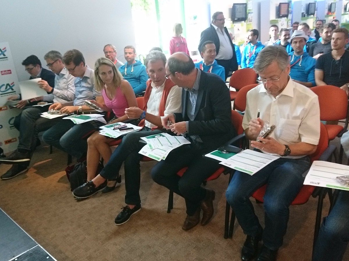 swalencon's tweet photo. La pression monte. Le jury est là... Les pitchs vont commencer ! #startupweekend https://t.co/Z8Sp79SQe4