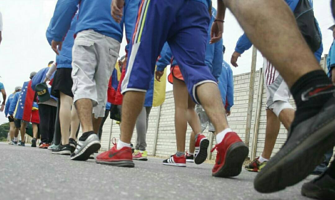 laprensalara's tweet photo. Estudiante de la Ucla tuvo que abandonar su marcha hacia Caracas por problemas de salud https://t.co/pHpj0jtYAO https://t.co/8FEkqZ2dBw
