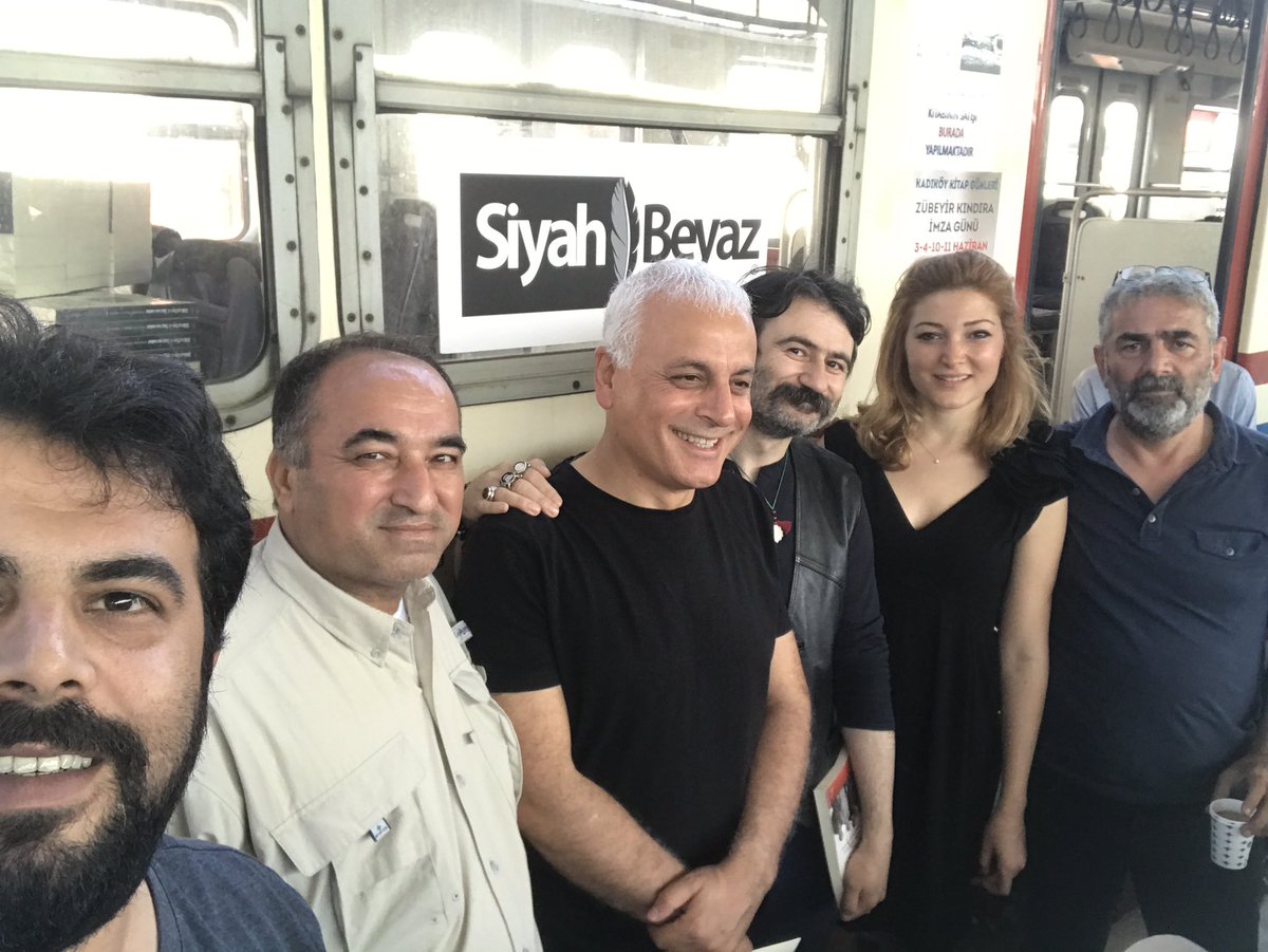 Biz bir aileyiz. <a href="/ergunpoyraz1/">Ergün Poyraz</a> <a href="/merdanyanardag/">Merdan Yanardağ</a> <a href="/ZKINDIRA/">Zübeyir KINDIRA</a> <a href="/irem_cicek/">İrem Çiçek</a>