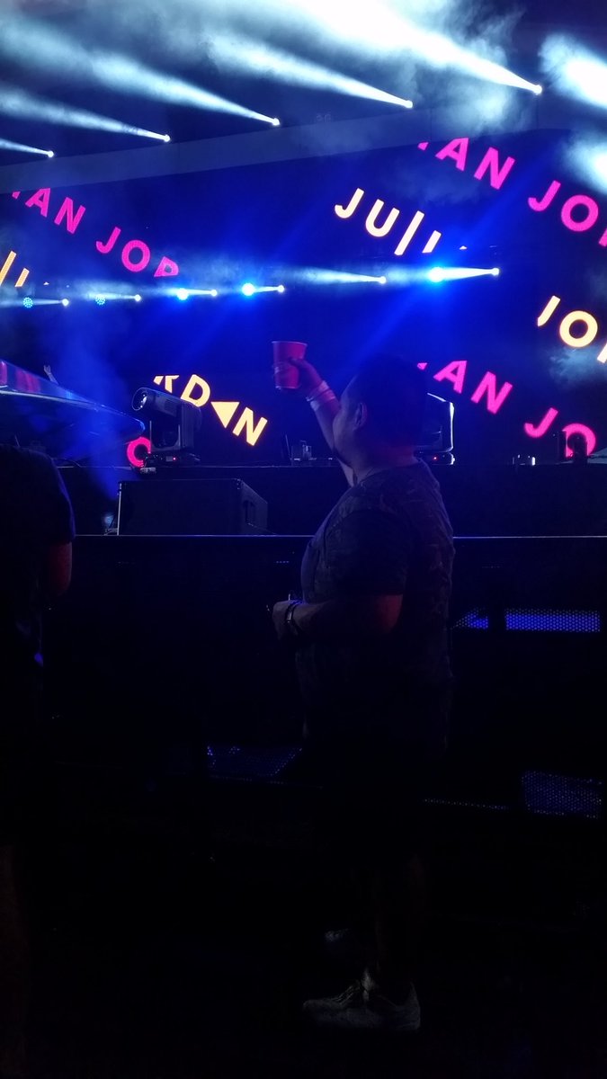 wandercez's tweet photo. @kitgabucan π #NeverlandManila #NeverlandxYoungGunz #NVLM2017 https://t.co/qxwAEi9nn7