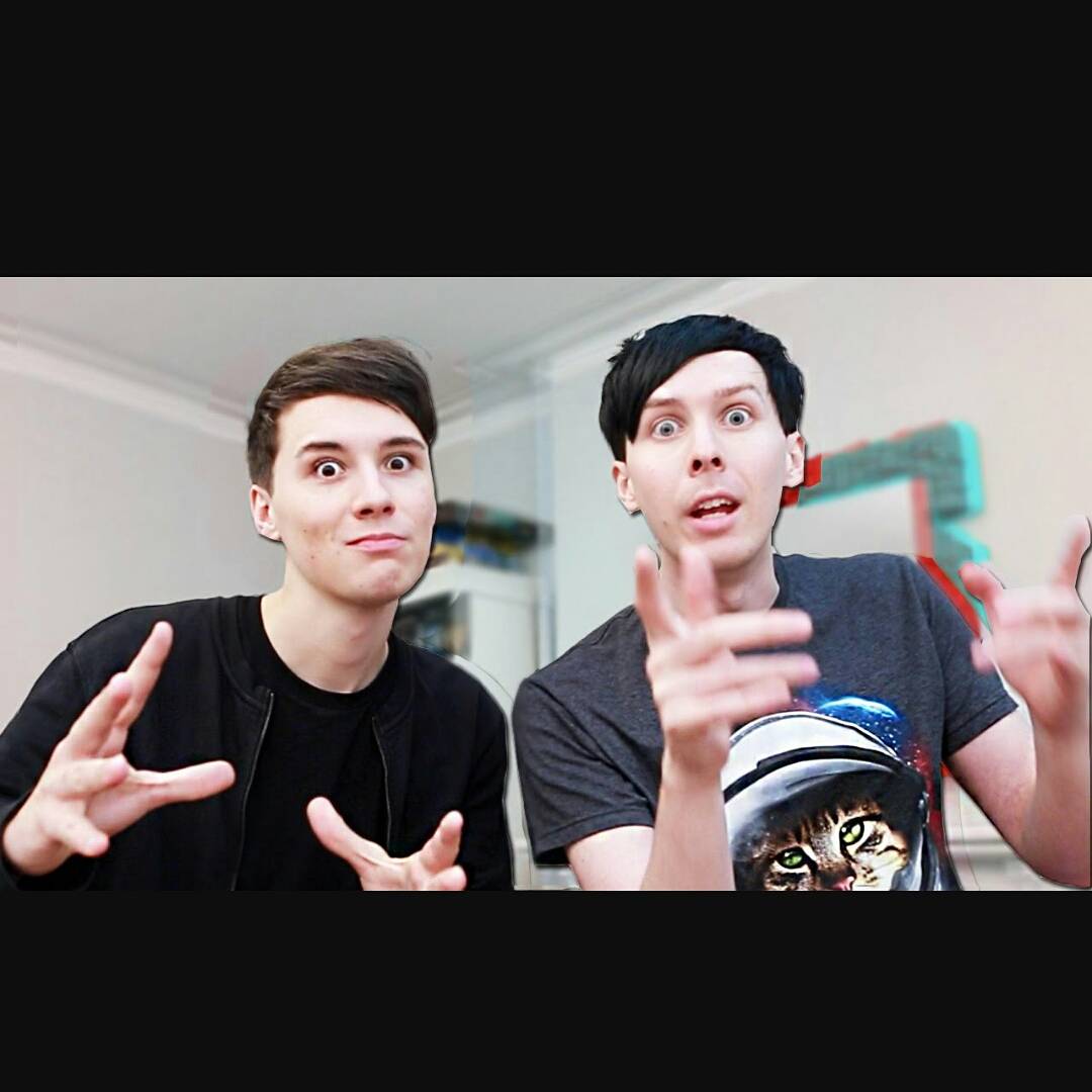 Happy birthday to the best person on youtube Dan Howell I look up to u I love u so much  
