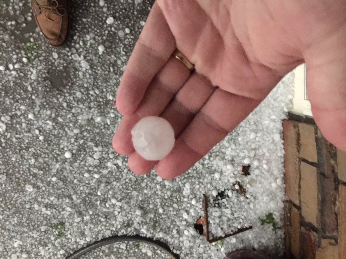 wafflhouse's tweet photo. Hail in Blaine #hail #fox9weather https://t.co/HAuDsPdlJh