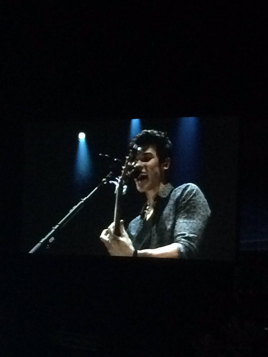 tomfirebomb's tweet photo. So we forgot to mention that we both went to a Shawn Mendes concert the other day 😂😂❤😩👌 it was sooo good oml ~🌹 https://t.co/LSc2YqNehQ