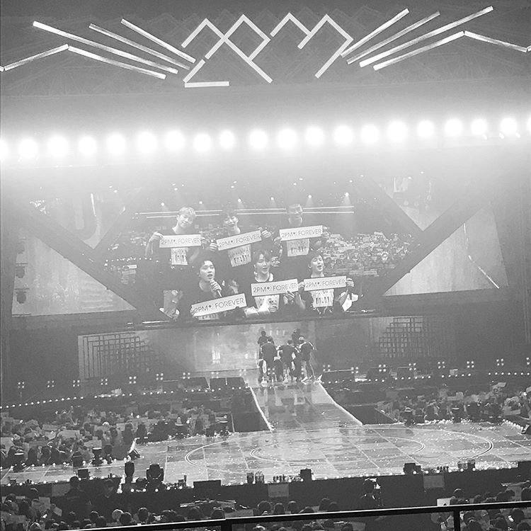 2am_CMSOKJWvv's tweet photo. @2AMkwon 2AM チョグォン 訳(午後9:28)
#2PM ☀️
10年 , 昔のことを沢山思い出す, ファイテン 🔥
いつかは #2AM 🌙 も @ コリョ大学ファジョン体育館 
https://t.co/U0RYZADIV2 https://t.co/6VVqHvJBaH