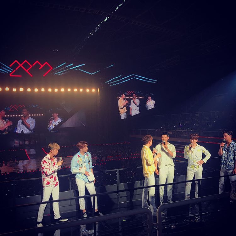 2am_CMSOKJWvv's tweet photo. @2AMkwon 2AM チョグォン 訳(午後9:28)
#2PM ☀️
10年 , 昔のことを沢山思い出す, ファイテン 🔥
いつかは #2AM 🌙 も @ コリョ大学ファジョン体育館 
https://t.co/U0RYZADIV2 https://t.co/6VVqHvJBaH