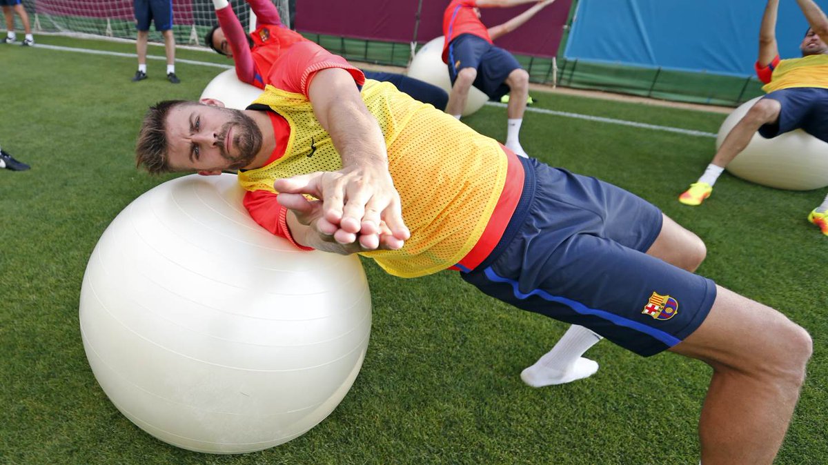 FCBarcelona's tweet image. 📷 Take a look at the best training pics of the 16/17 season here: ow.ly/1rV230cuO6P #ForçaBarça