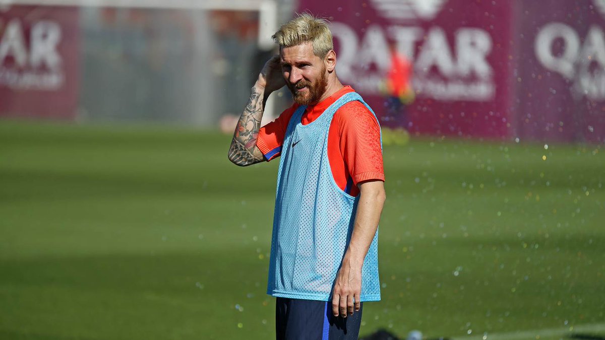 FCBarcelona's tweet image. 📷 Take a look at the best training pics of the 16/17 season here: ow.ly/1rV230cuO6P #ForçaBarça