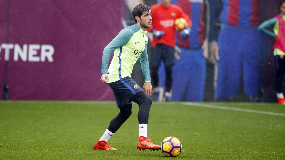 FCBarcelona's tweet image. 📷 Take a look at the best training pics of the 16/17 season here: ow.ly/1rV230cuO6P #ForçaBarça