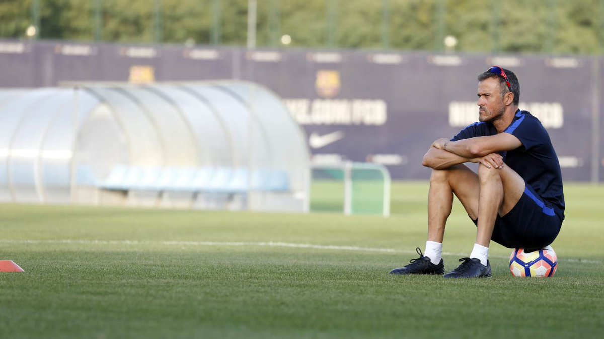 FCBarcelona's tweet image. 📷 Take a look at the best training pics of the 16/17 season here: ow.ly/1rV230cuO6P #ForçaBarça