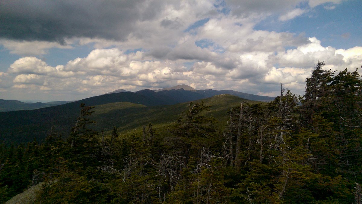 JamCharlesworth's tweet photo. More from Webster Cliff hike: Crawford Notch / Southern Presis with Washington in distance. #WhiteMountains #Finding4000 https://t.co/KXxOC2OftX