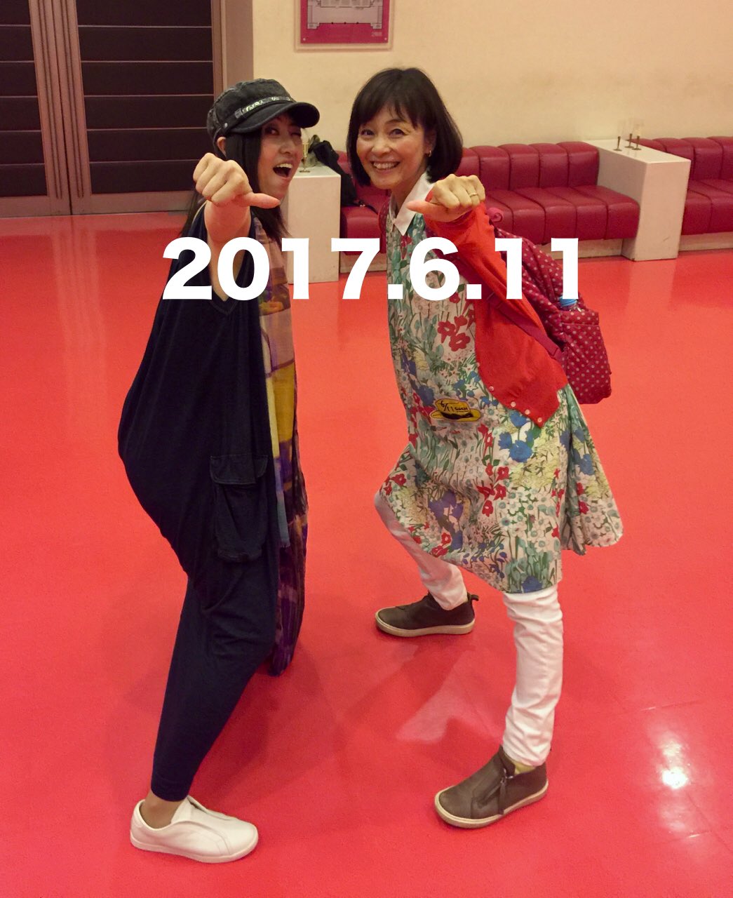 日髙のり子 Noriko Hidaka めぐの1stライブに行って来ました こんな貴重な機会に立ち合えたことに感謝 今日ライブ頑張った人と一昨日ライブ頑張った人で記念撮影 頑張ったよね 私たち イエ イ 林原めぐみ 日髙のり子