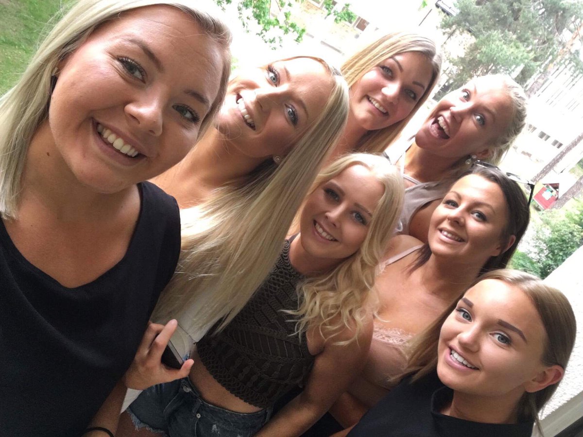 alidawinlof's tweet photo. världens bästa tjejer 🎉 https://t.co/65anWY6HZ6