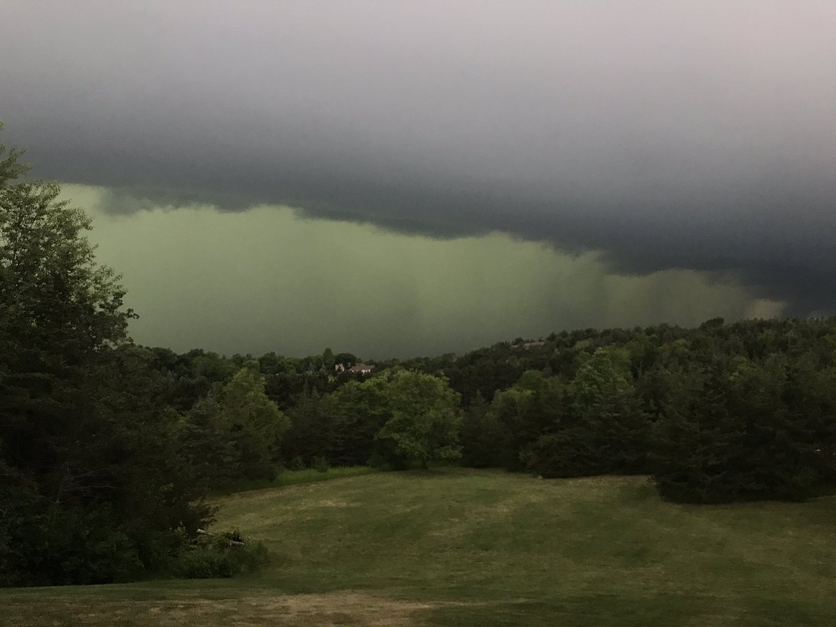 Rstrouth01's tweet photo. Storm just south of Hudson! https://t.co/P0e2WpW8Nf
