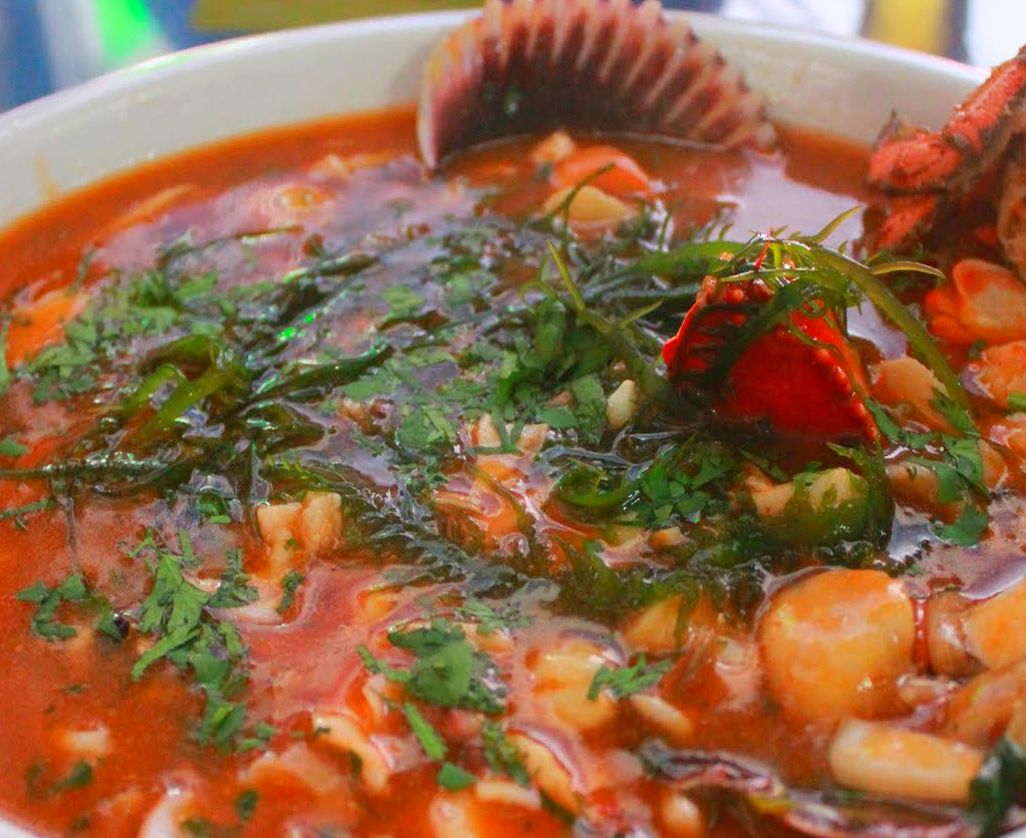 Salud_en_casa1's tweet photo. En vivo por @DOMINGOALDIA @americatv_peru los mejores huariques de calientitos marinos. #ComePescado #ComeMariscos. #FrioconSabor https://t.co/WYjVP80LEo