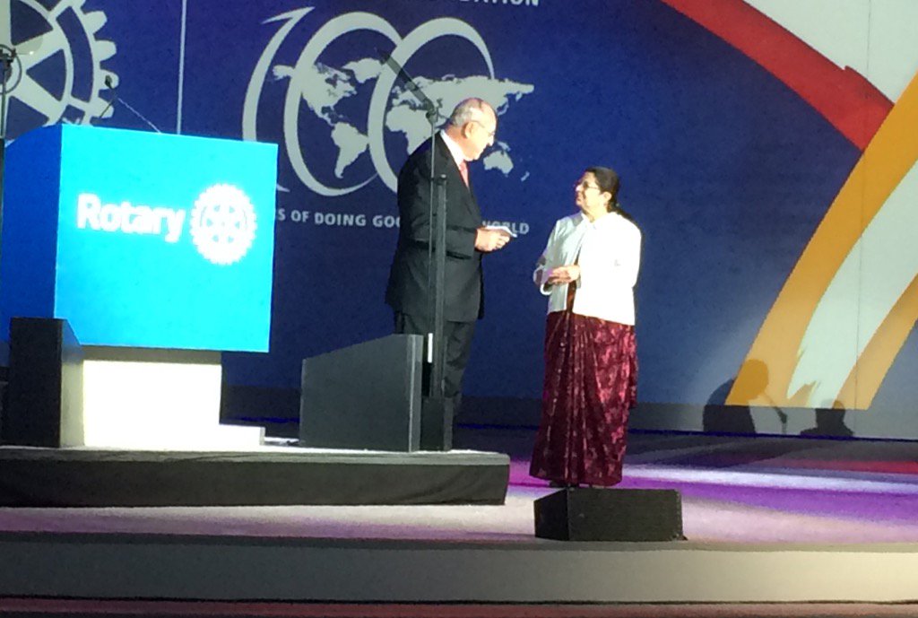Rajashree Birla presents $1 million check to #Rotary Pres John Germ for polio eradication #endpolio #Rotary17 Thx!!