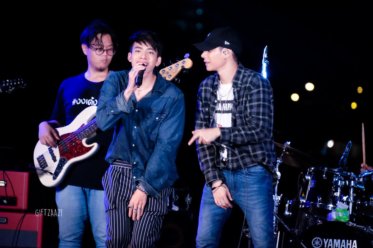 Nareenad_Gift's tweet photo. คู่นี้น่ารัก เสียงดีมากด้วย #palitgallery #เป๊กผลิตโชค #tonaf8 https://t.co/ZVclP4dBmW