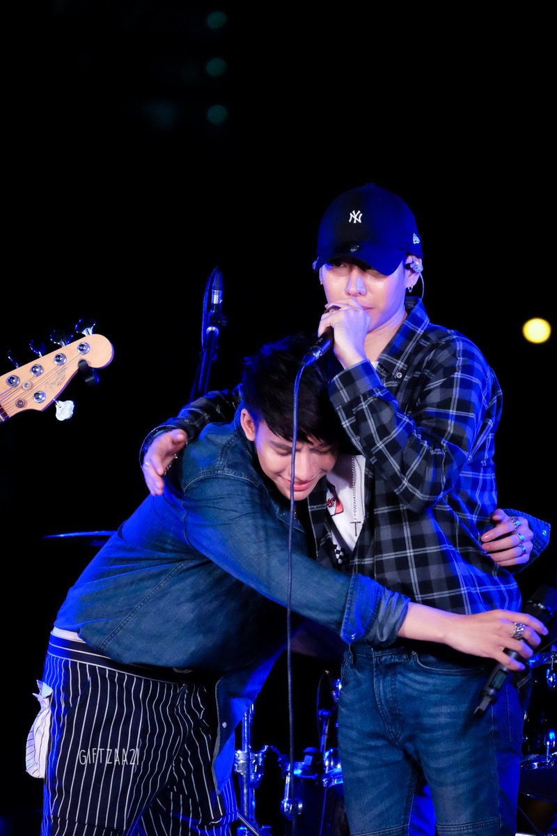 Nareenad_Gift's tweet photo. คู่นี้น่ารัก เสียงดีมากด้วย #palitgallery #เป๊กผลิตโชค #tonaf8 https://t.co/ZVclP4dBmW