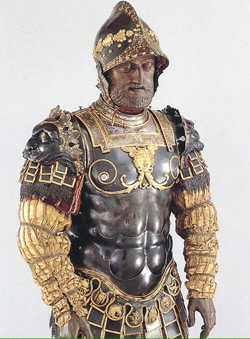 フィリッポ・ネグローリ：15-16世紀に神聖ローマ皇帝をはじめ諸国の王から絶大な支持を受けた甲冑師一族・イタリアの「ネグローリ家」で、"史上最高の技" と絶賛された人物。エンボス加工や象嵌を得意とし、神話や英雄を題材とした作品は荘厳さの中に不気味さが漂う。