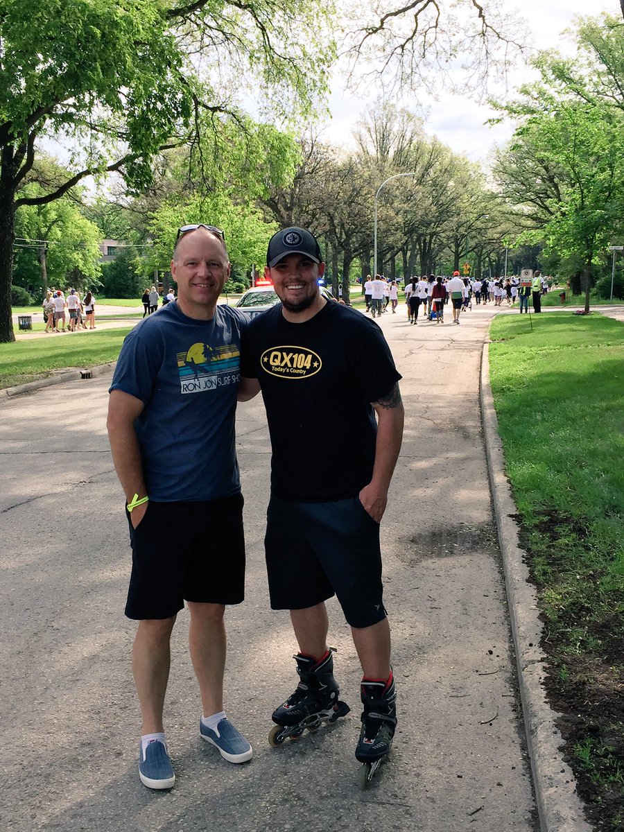 ScottGillingham's tweet photo. Beautiful morning for #RBCCruising17 with @Brody_Jackson and everyone supporting @childrensrehab. https://t.co/zZNiwPUYv8