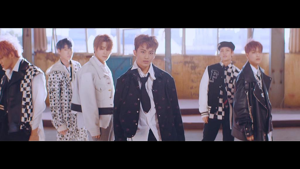 MARKLEE_TH's tweet photo. [CAP] 170611 #NCT127 Teaser 2 #CHERRYBOMB #MARKLEE #MARK 🐻💣❤️🍒 https://t.co/YJ0BGQS8tc