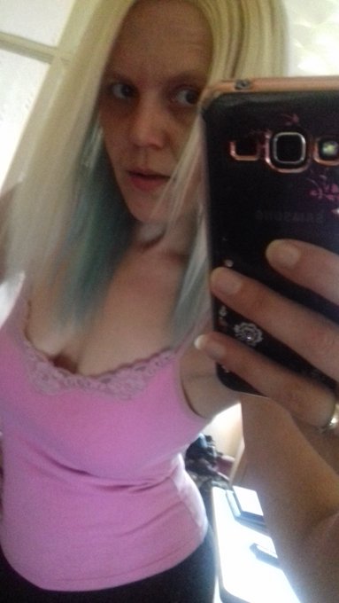 My hairs now a lil bit blue 😀 Give it a month, there'll be pink too 😆 https://t.co/5w19KcQiDd<a href="/tag/glamourmodel"class="tags"><span>#glamourmodel</span></a><a href="/tag/friskyfriday"class="tags"><span>#friskyfriday</span></a><a href="/tag/prettyinpink"class="tags"><span>#prettyinpink</span></a><a href="/tag/pornstar"class="tags"><span>#pornstar</span></a>