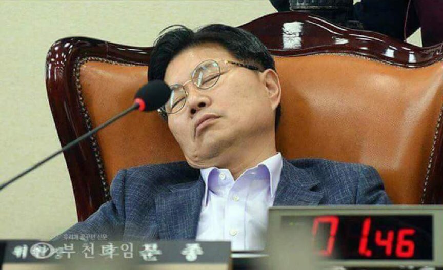 mernonnon's tweet photo. 청문회서 '쳐 자는' 8% 자유한국당 홍문종 https://t.co/u4eKdppCLn