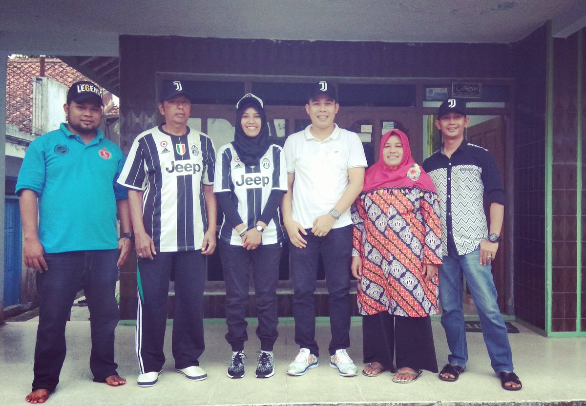 DonnaUty's tweet photo. Grazie sudah berkunjung kerumah semoga ada kbr baik amiinn🙏🙏🙏🙏
Ketua Persab ,PSSI Brebes😊 https://t.co/WaTyjmlTik