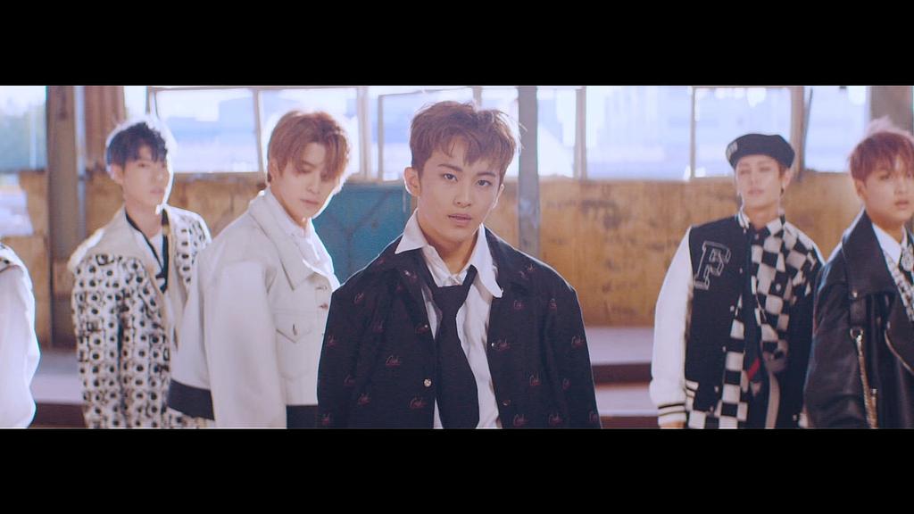 MARKLEE_TH's tweet photo. [CAP] 170611 #NCT127 Teaser 2 #CHERRYBOMB #MARKLEE #MARK 🐻💣❤️🍒 https://t.co/YJ0BGQS8tc