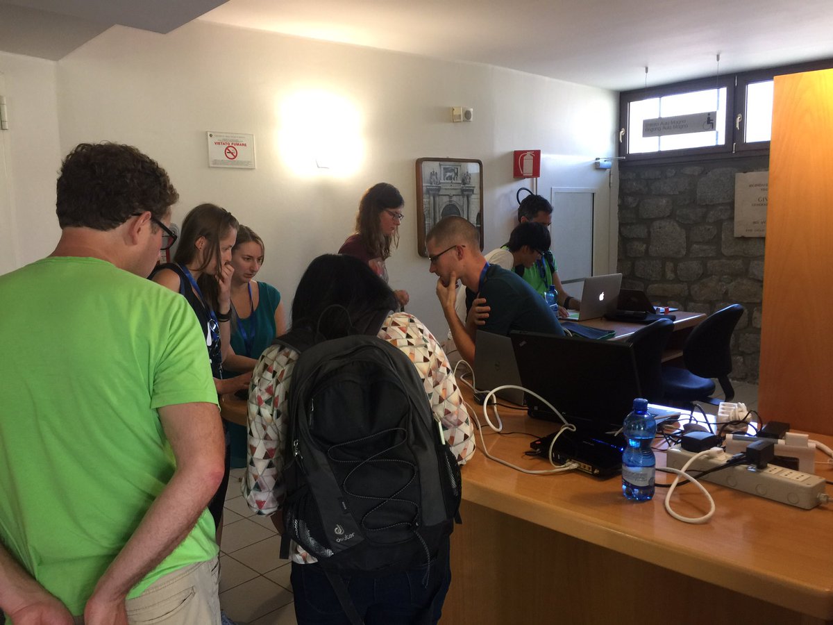 jo_rainer's tweet photo. helpdesk opened at #csama2017 https://t.co/WUWob8PKav
