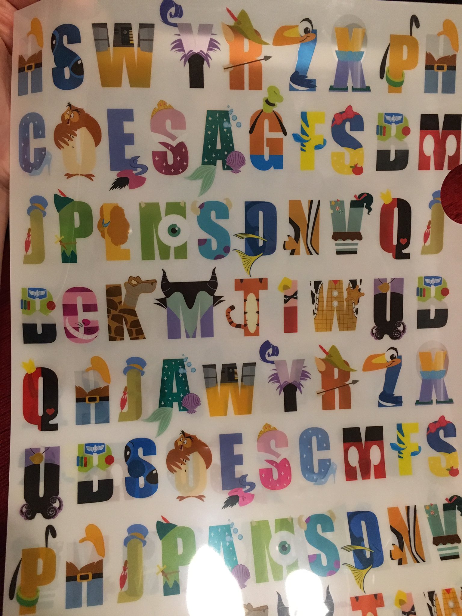 あぱり Twitterissa プルちゃんがいたから サンスターのディズニーキャラアルファベット なクリアファイル買った のだけれど 統一性なさすぎてアァ ってなってる なぜauroraではなくsleepingbeautyから頭文字とった 別にイイけど Happyよりherculesとかhuey