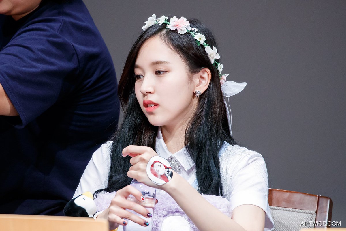 alltwicecom's tweet photo. 170607 상암팬싸인회 #트와이스 #TWICE #미나 https://t.co/7XEsOMHBCu