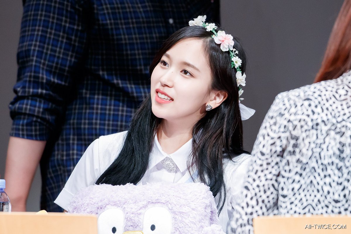 alltwicecom's tweet photo. 170607 상암팬싸인회 #트와이스 #TWICE #미나 https://t.co/7XEsOMHBCu
