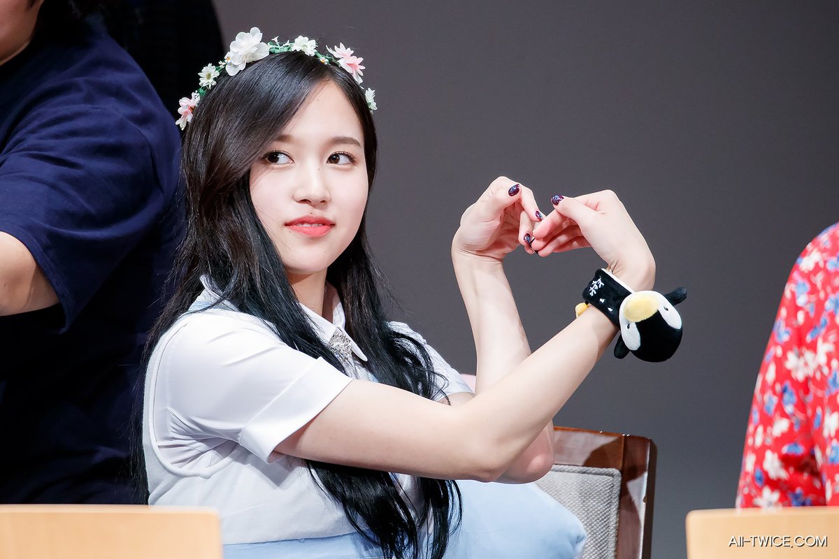 alltwicecom's tweet photo. 170607 상암팬싸인회 #트와이스 #TWICE #미나 https://t.co/7XEsOMHBCu