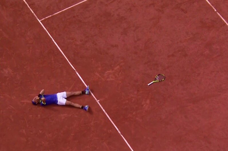 RemkoTheulings's tweet image. Bizar 'eenvoudige' winst @RafaelNadal . Geen kans voor @stanwawrinka . Wat een fenomeen. #decima #straightsets #rolandgarros17