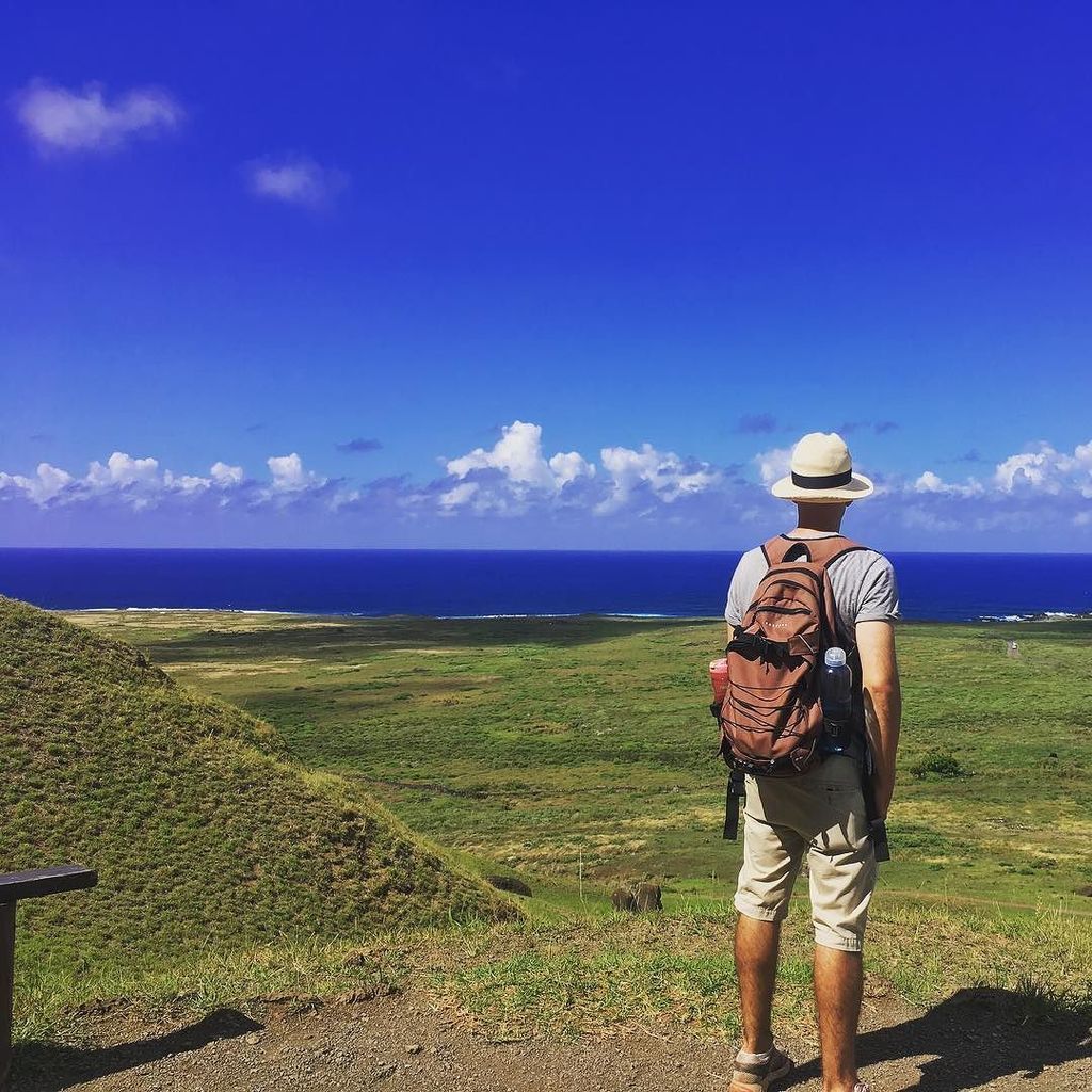 PuraVida_Exp's tweet image. Where to go next? #panoramaview #bluesky #viewingpoint #lookout #easterisland 🗿 #puravidaexpedition bit.ly/2sb5oGf