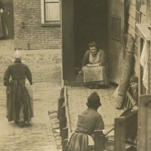 alyssa_knapp's tweet photo. Narrow Street
Volendam, Holland

Now available here:
https://t.co/Dbl5033Qd1

#vintage #photography #holland  #history  #architecture https://t.co/9AgpPDl6ni