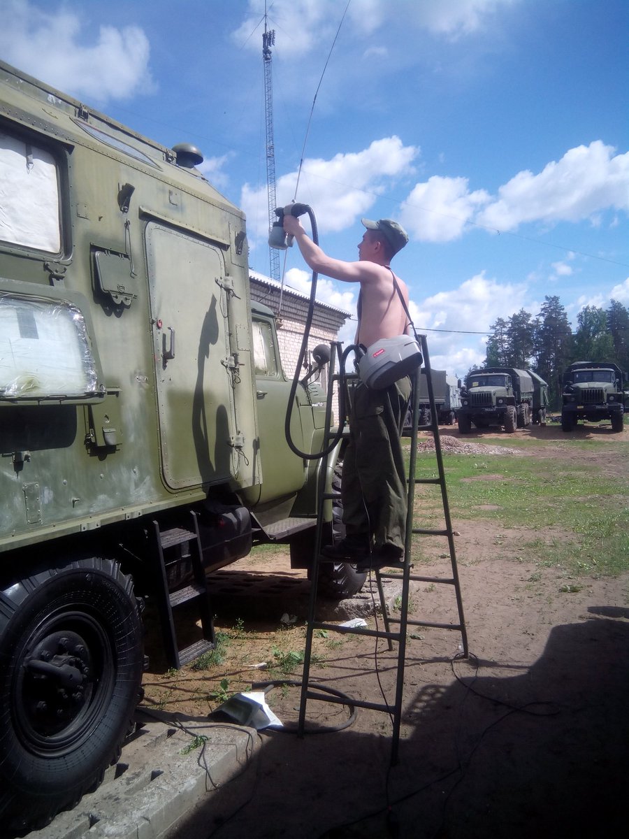 _voropaii's tweet photo. 9 дней до дома, дембельский аккорд, после 131 ЗИЛа ,ещё одна 'шишига' , ГАЗ-66 экспресс покраску ему 💪😂 жарко, домой не терпится
#9ддд https://t.co/g0ujK5v80j