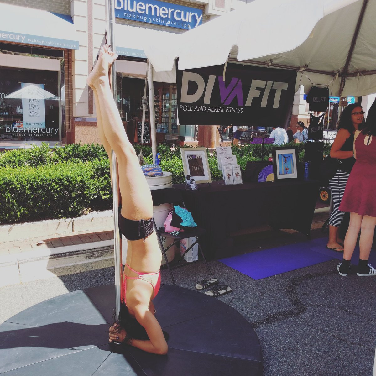 DivaFitStudio's tweet photo. DivaFit Clients showing off how it's done! #LYBFest2017 #divafit #loveyourbodyyogafestival https://t.co/u0uE8eLSZ9